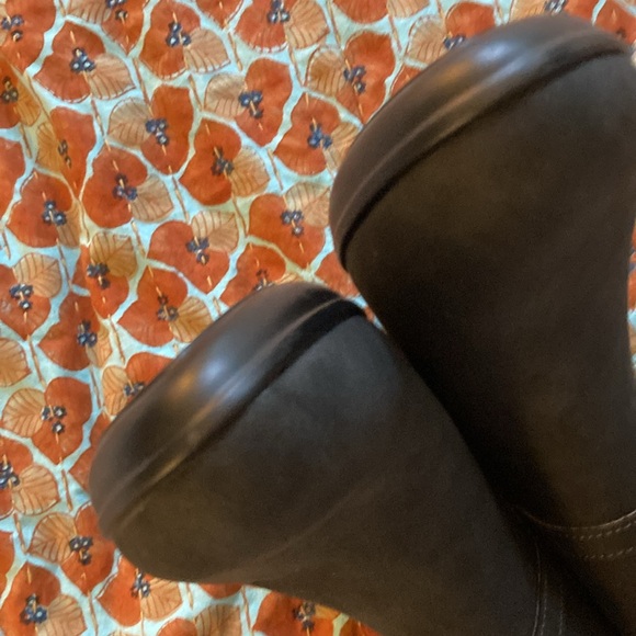 NWT gray JBU booties, size 7.5, vegan leather. Comfortable and stylish. - Picture 11 of 13